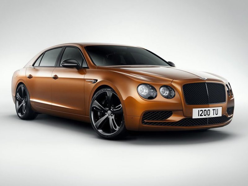 Bentley выводит на российский рынок свой самый мощный седан