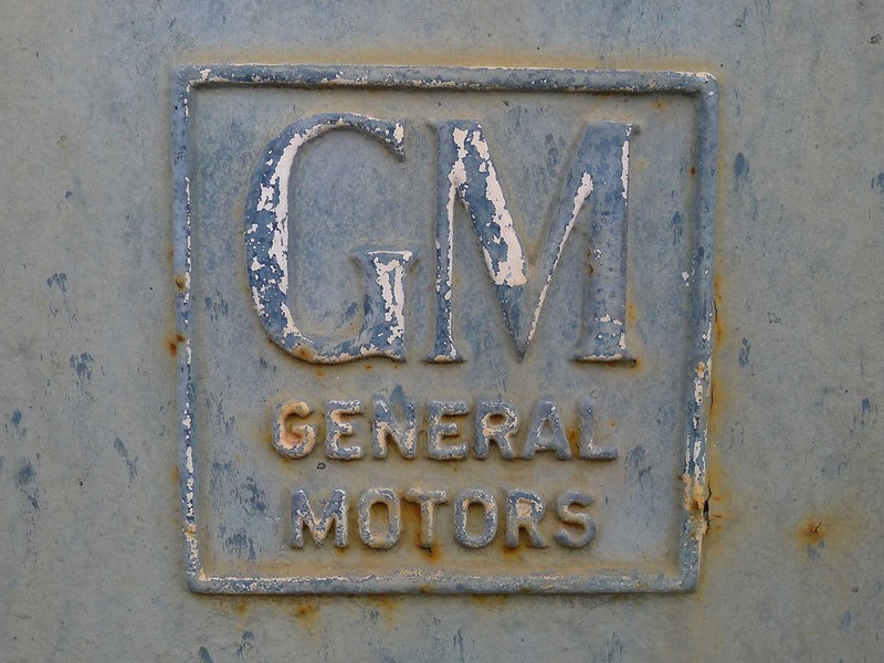 Продажи General Motors в октябре упали почти на 39 процентов