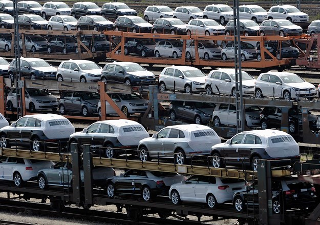 Сколько денег россияне потратили на покупку новых автомобилей в этом году? 