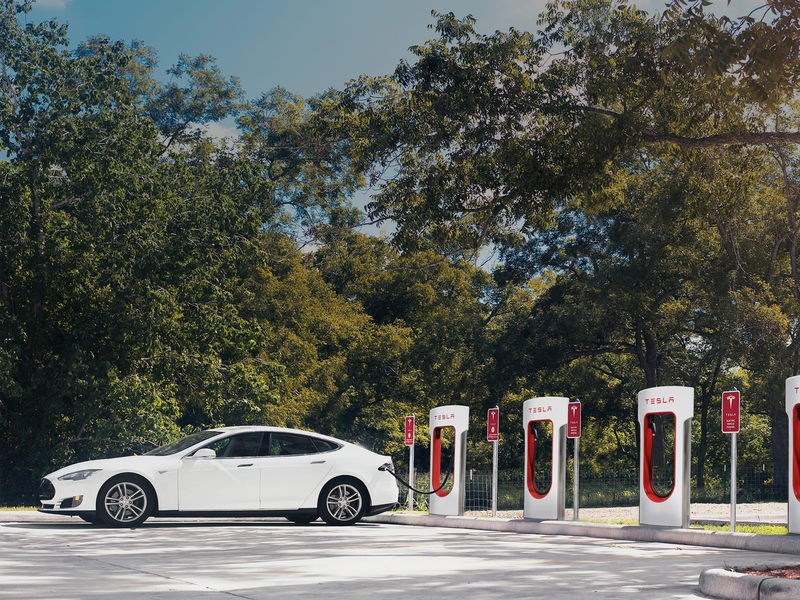 В Подмосковье установлена первая зарядная станция Tesla Supercharger