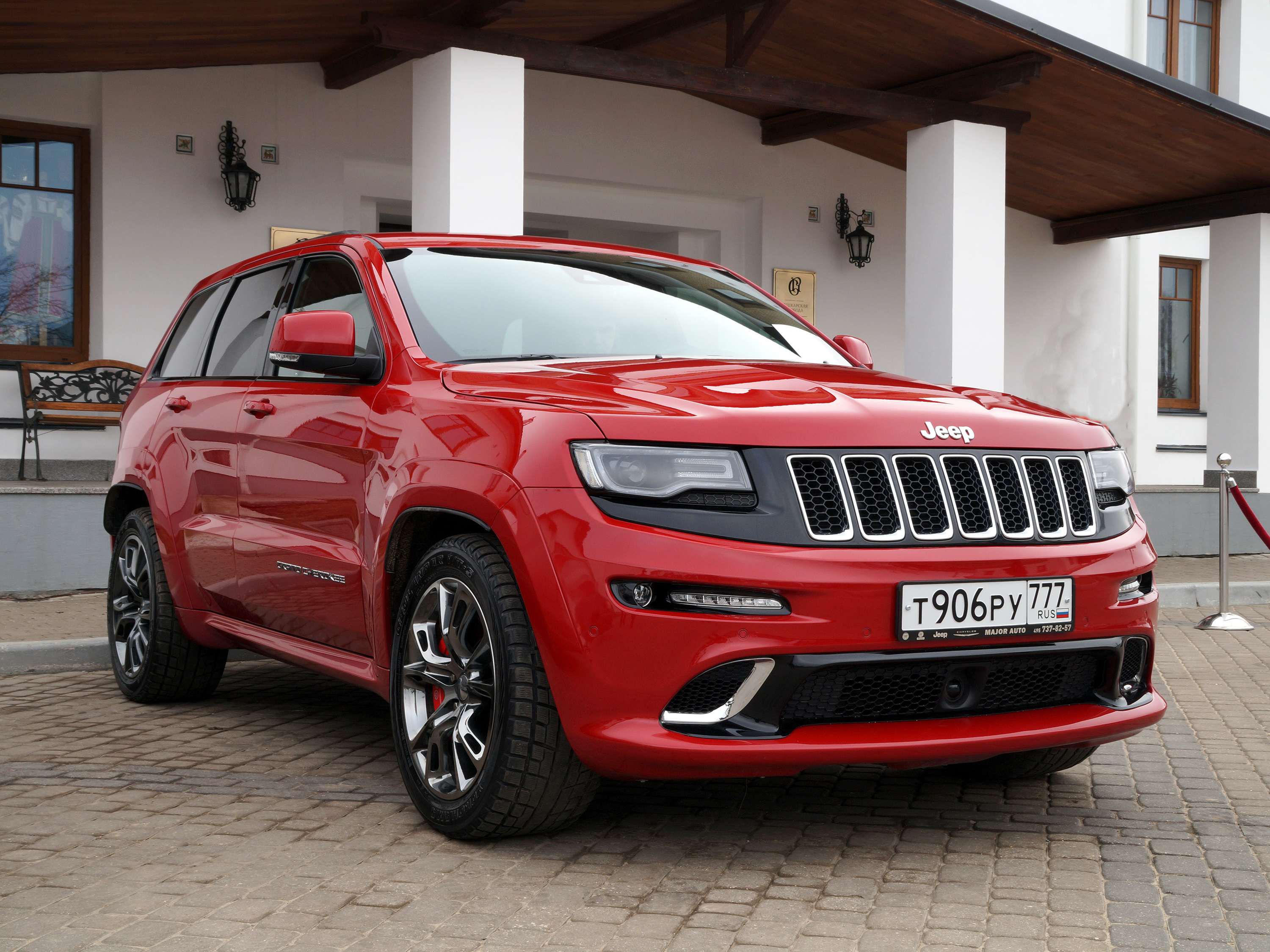 Jeep Grand Cherokee WK красный