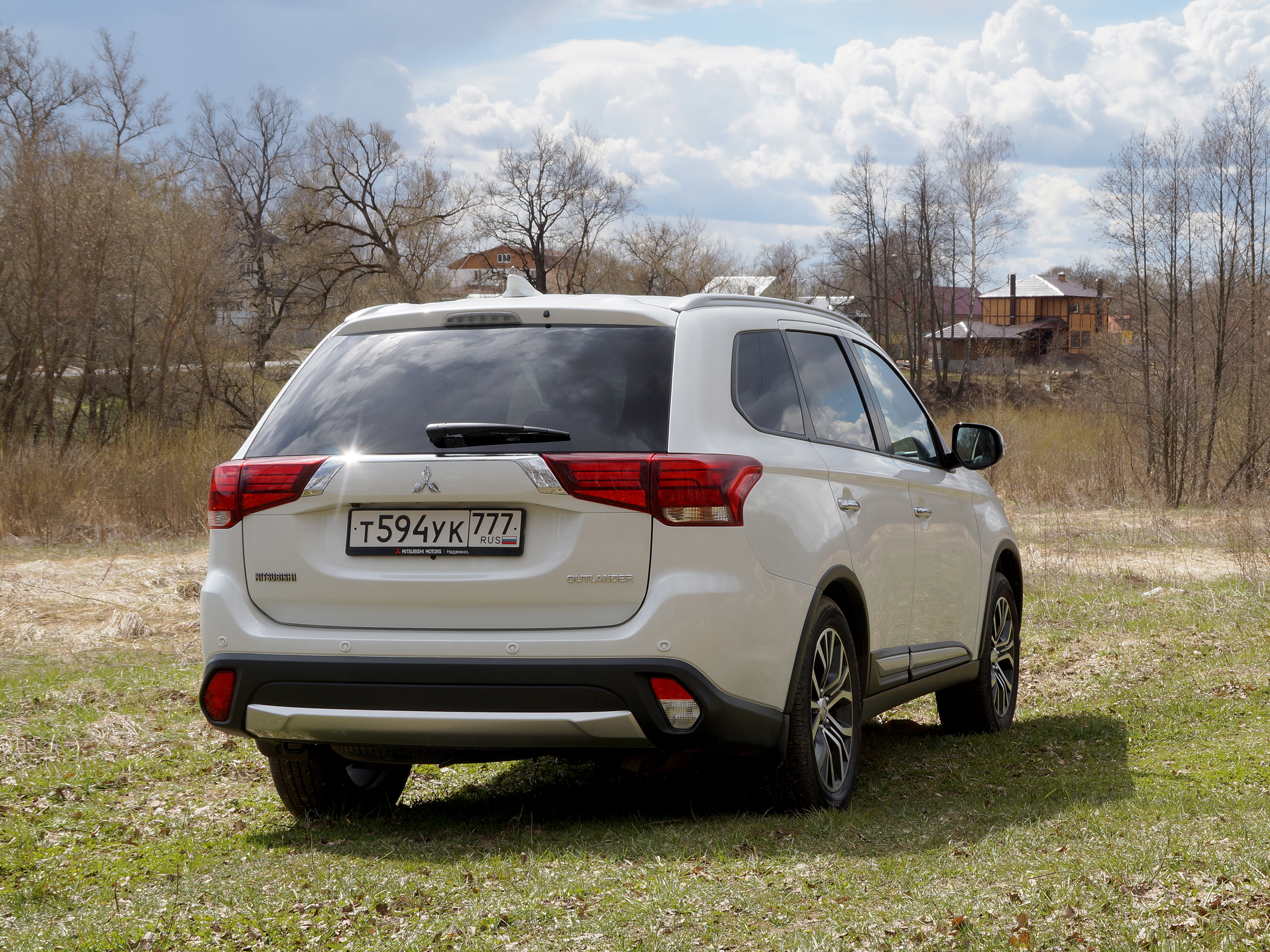 Mitsubishi Outlander 2010 сзади