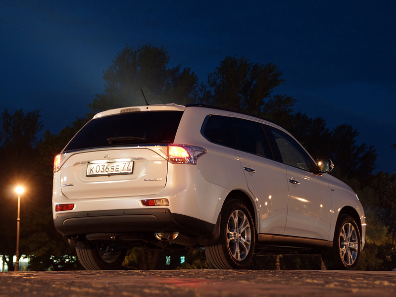 Фото Mitsubishi Outlander (2012 - 2014) поколение III - Дорожный ...