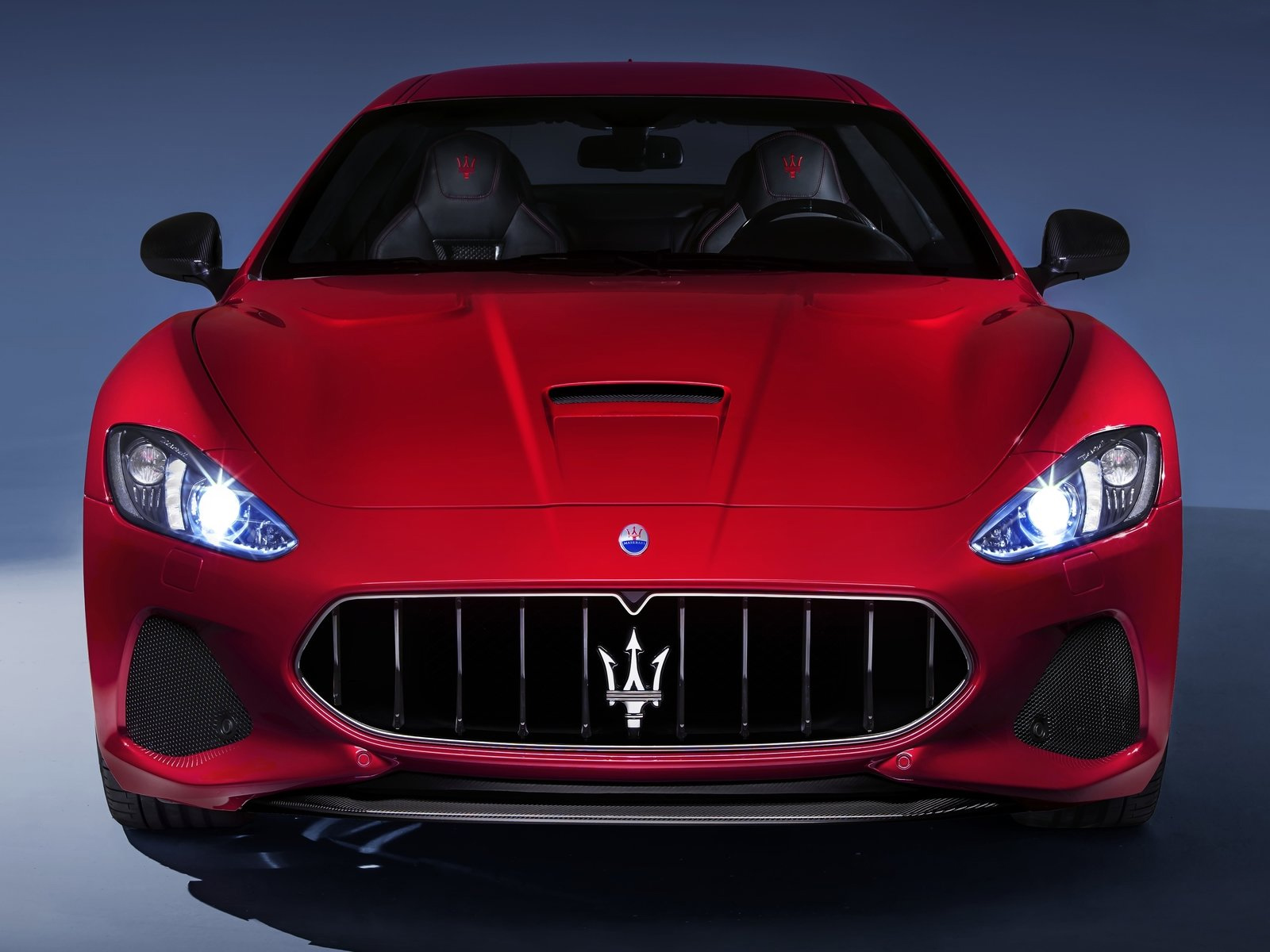 Скачать эти обои Maserati Gran Turismo на рабочий стол.