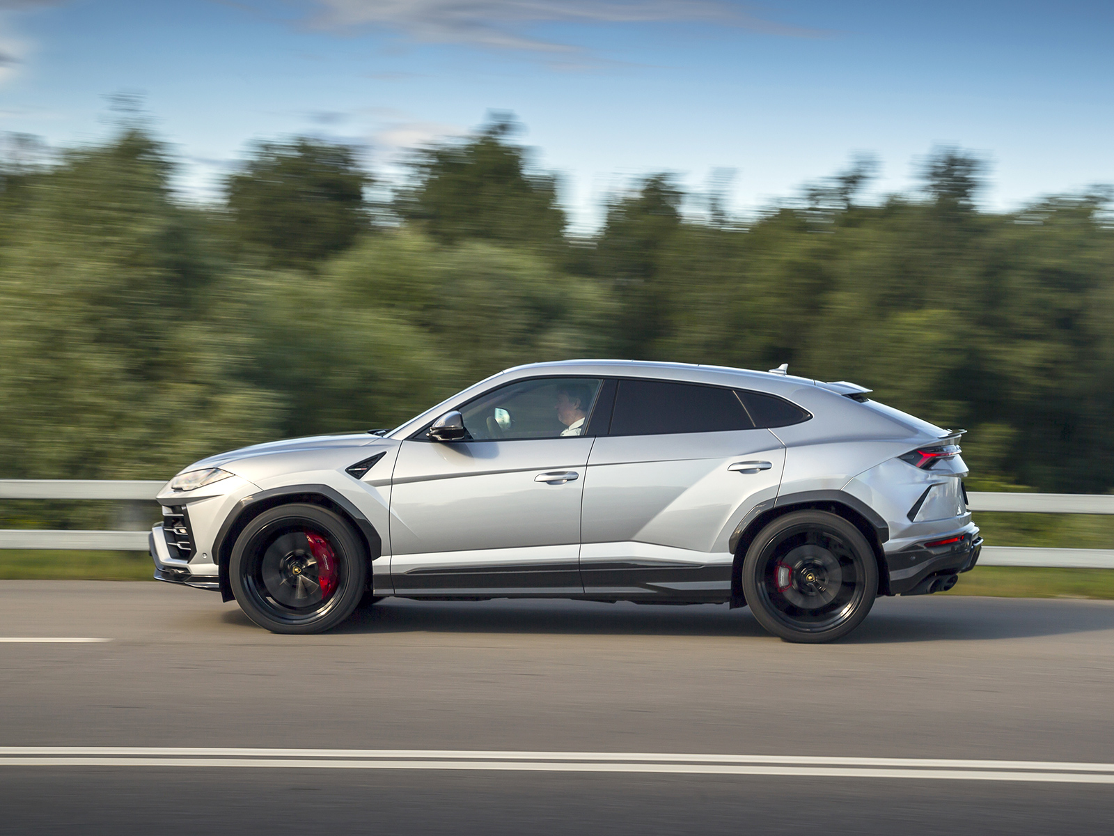 Lamborghini Urus 2019 салон