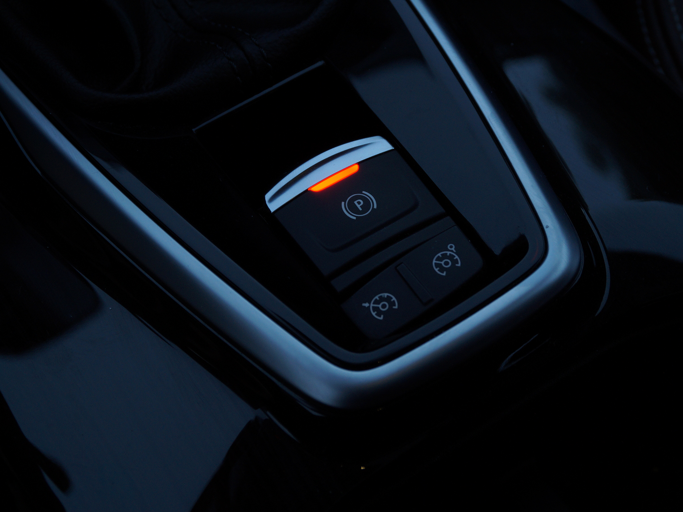 Renault Latitude кнопка электронного ручника