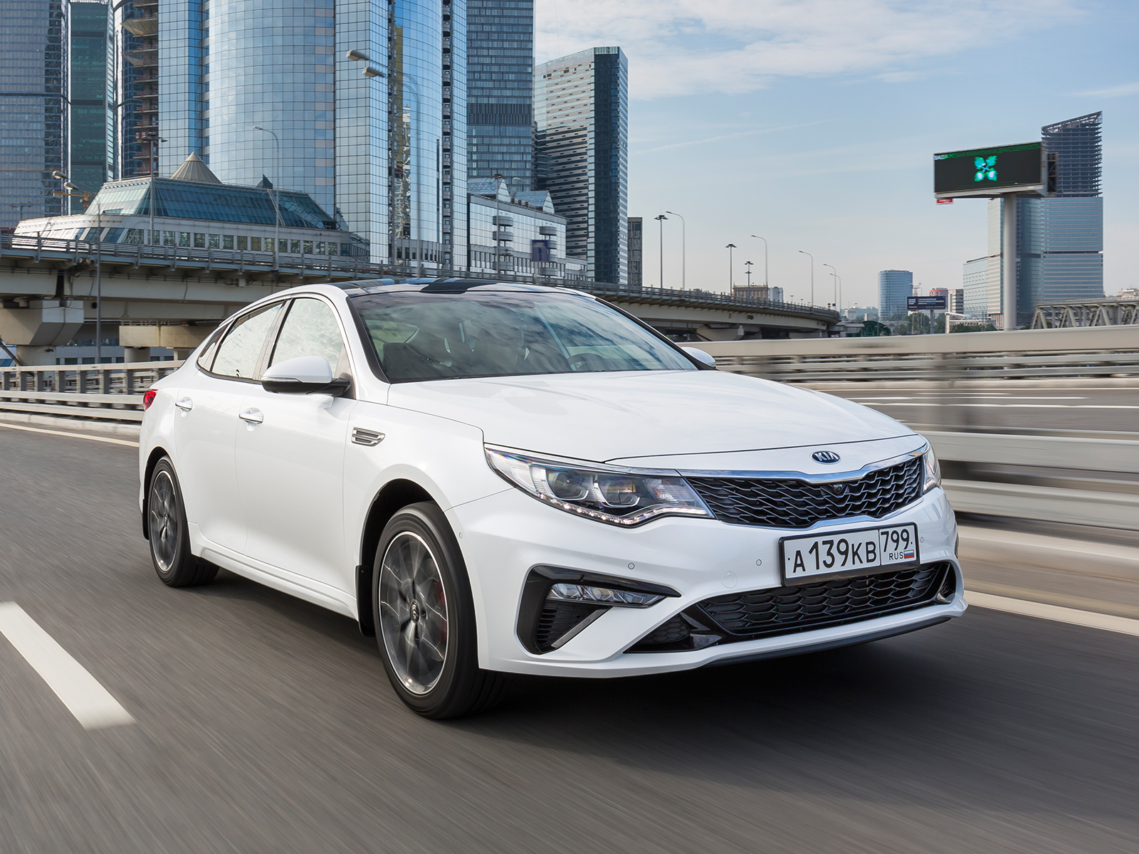 Kia Optima 2019 красная