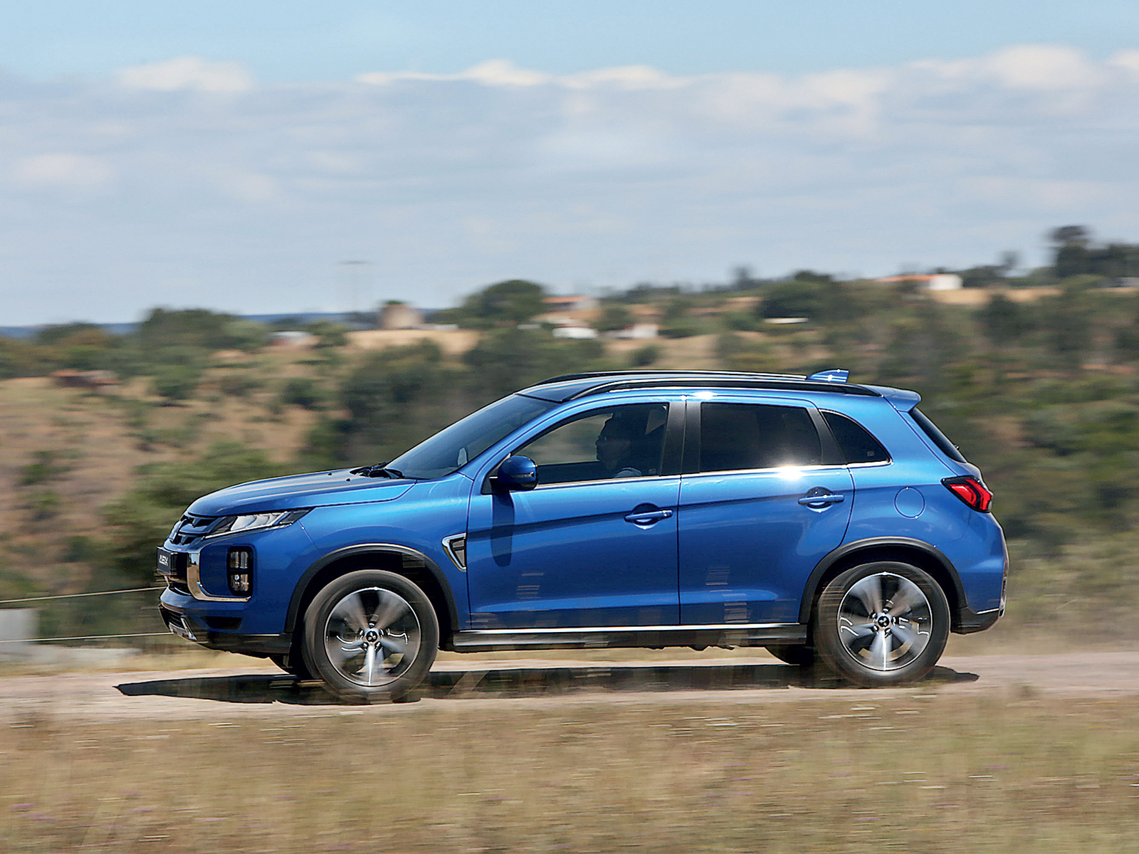 Mitsubishi ASX сбоку