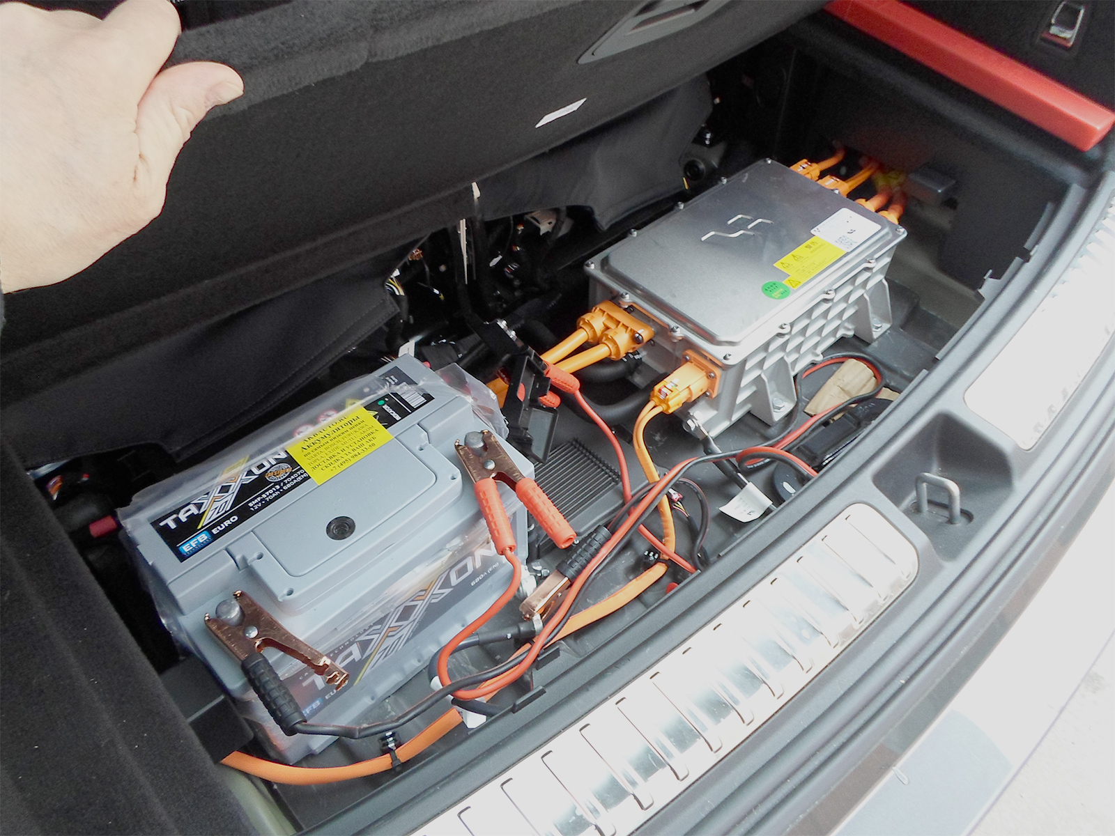 Фото Li L9 - 12-вольтовая батарея автомобилю нужна именно оригинальная ...