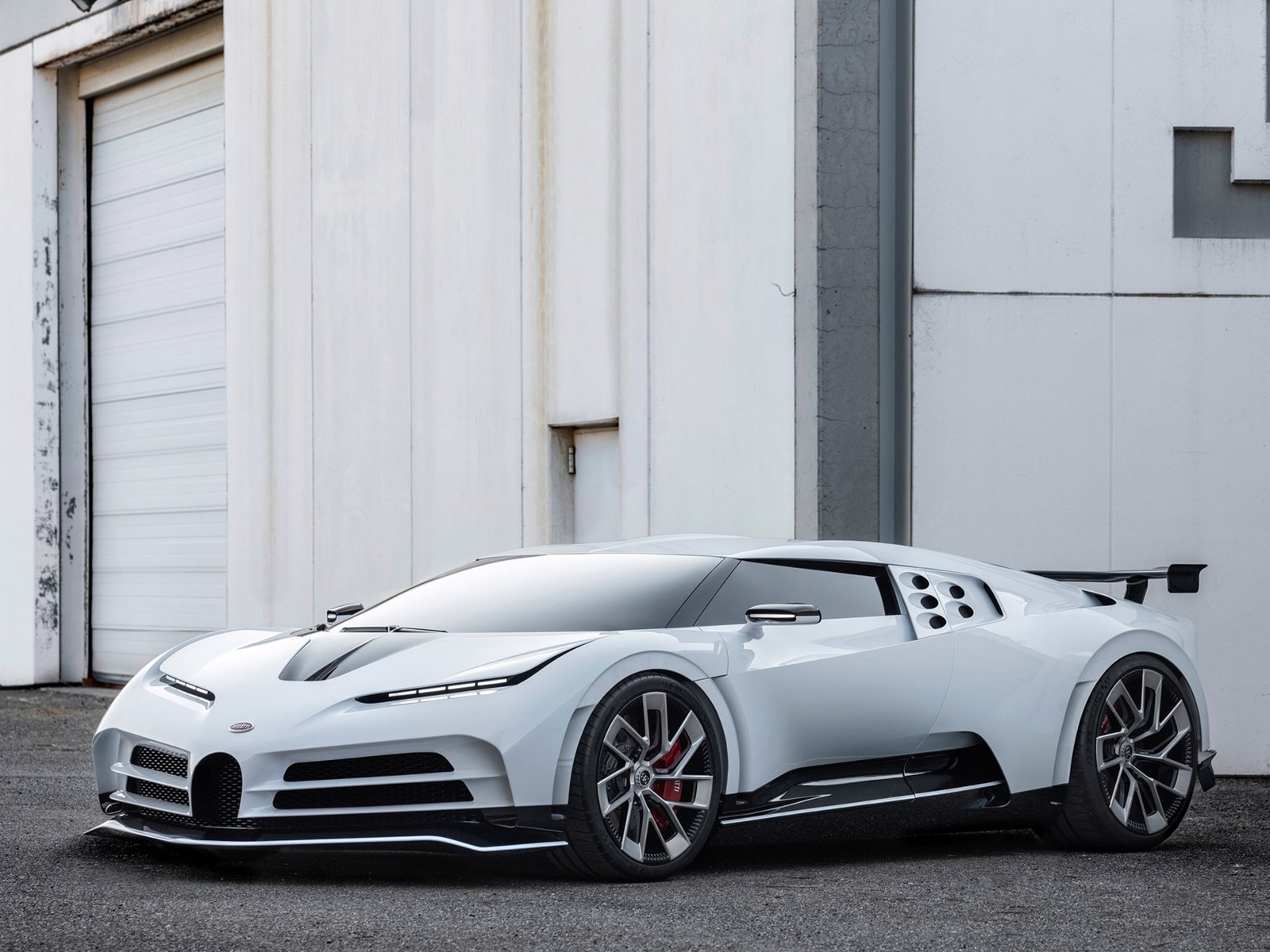 Bugatti 2020 Centodieci автомобиль