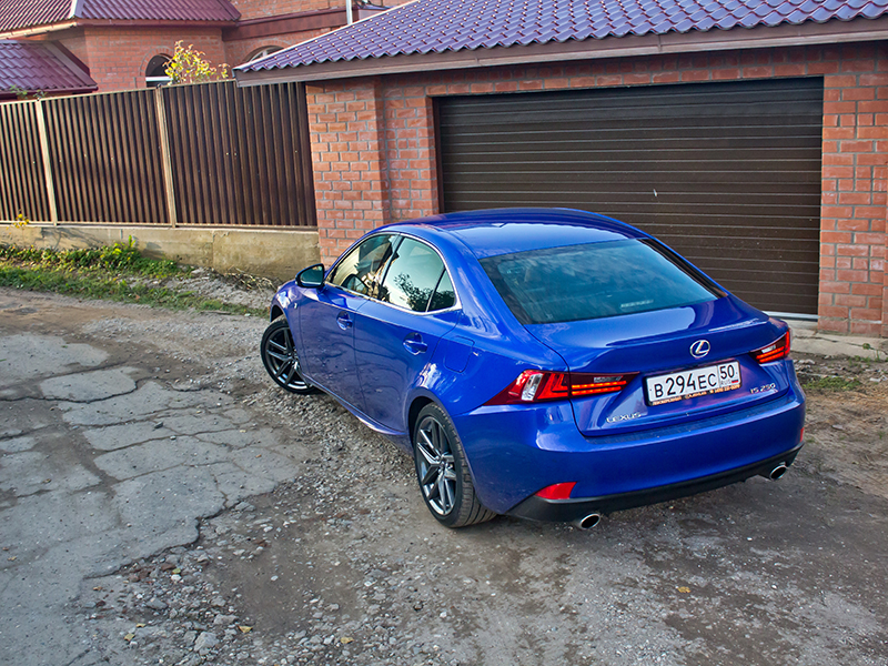 Фото Lexus IS (2013 - 2016) поколение III - Сзади новый IS 250 легко ...