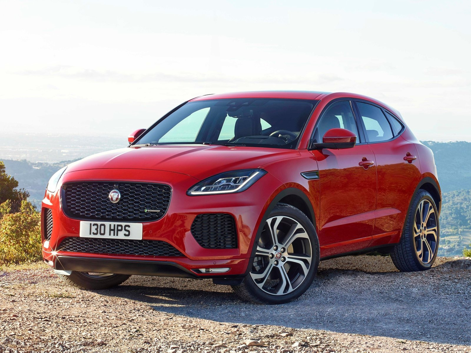 Ягуар e Pace