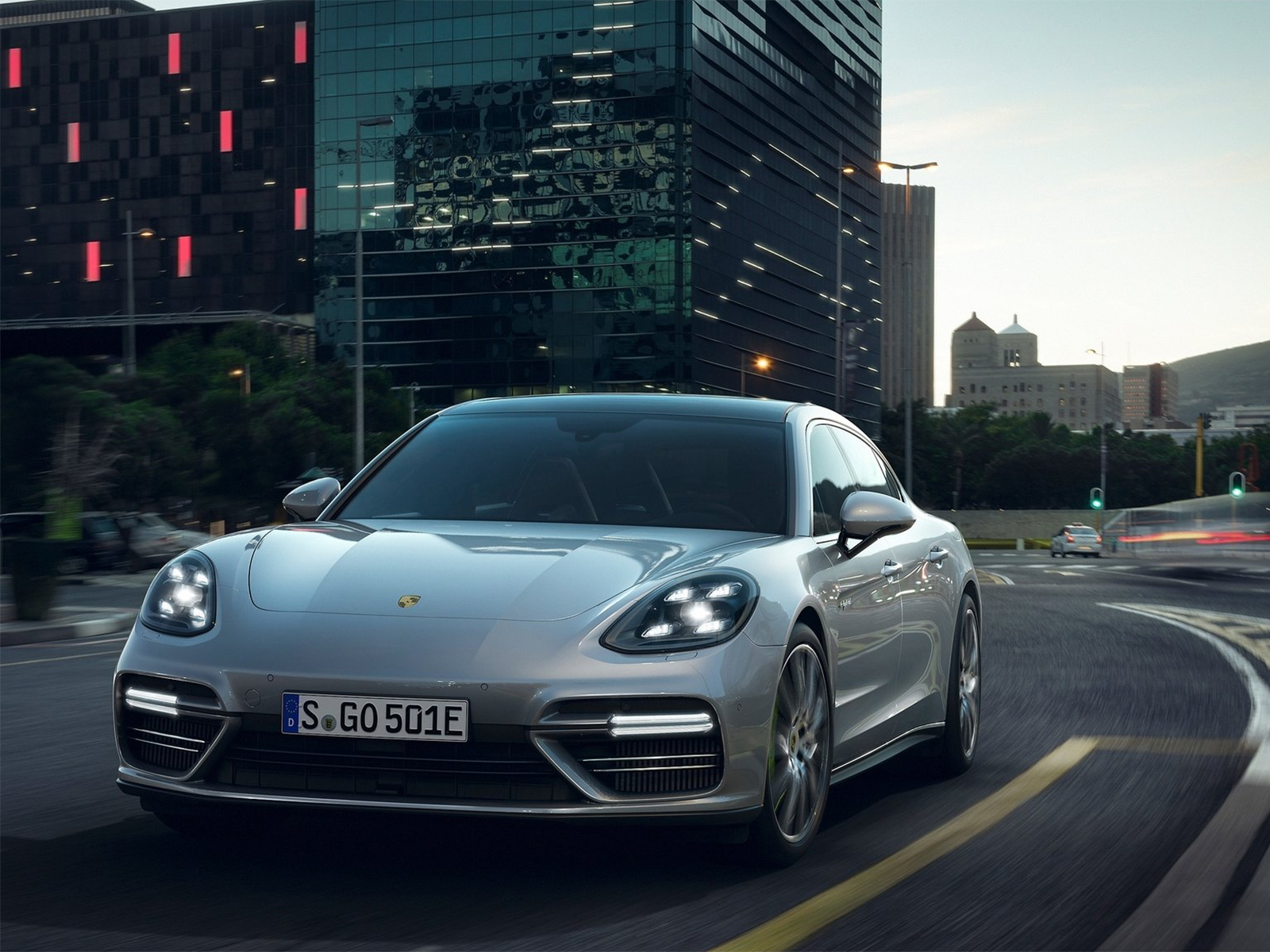 Порше Panamera 2018