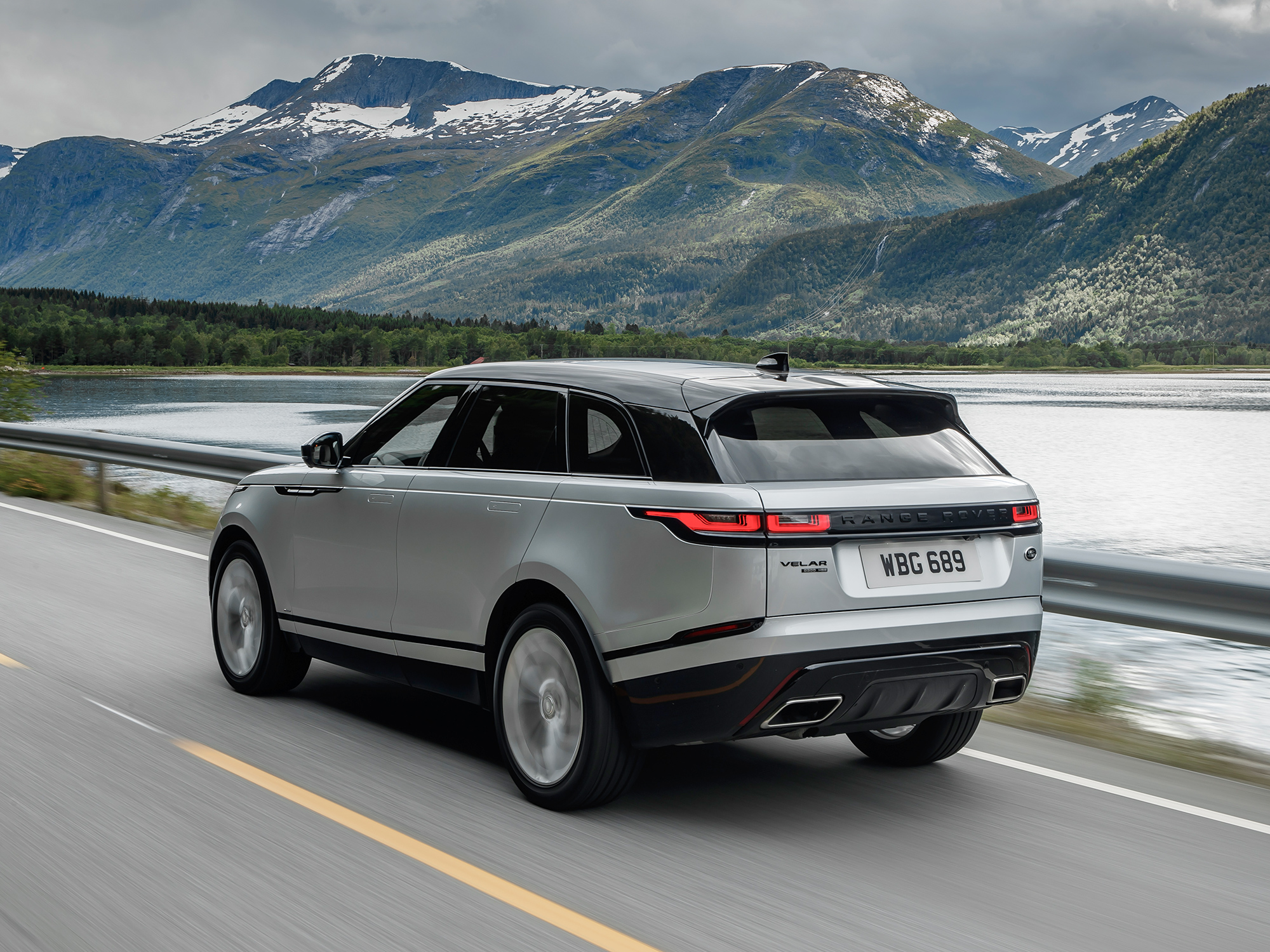 Range Rover Velar салон сзади