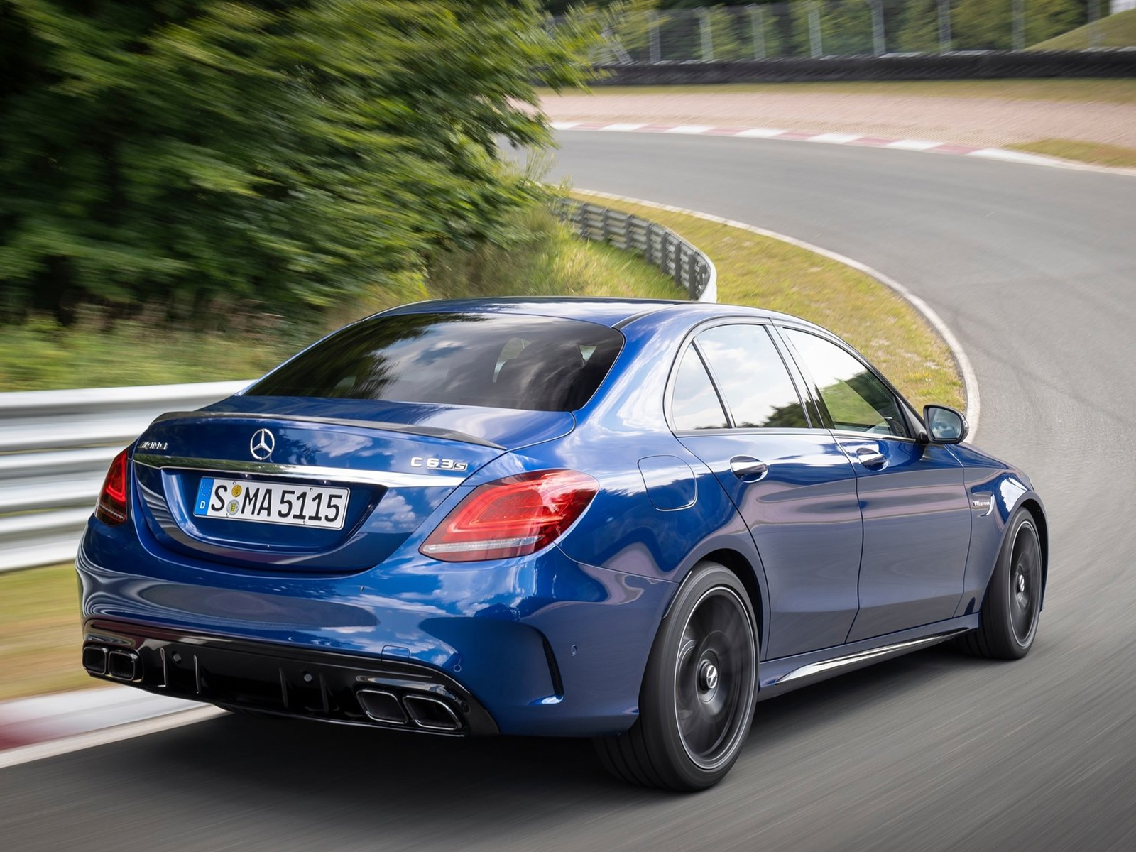 Mercedes AMG c63 s синий