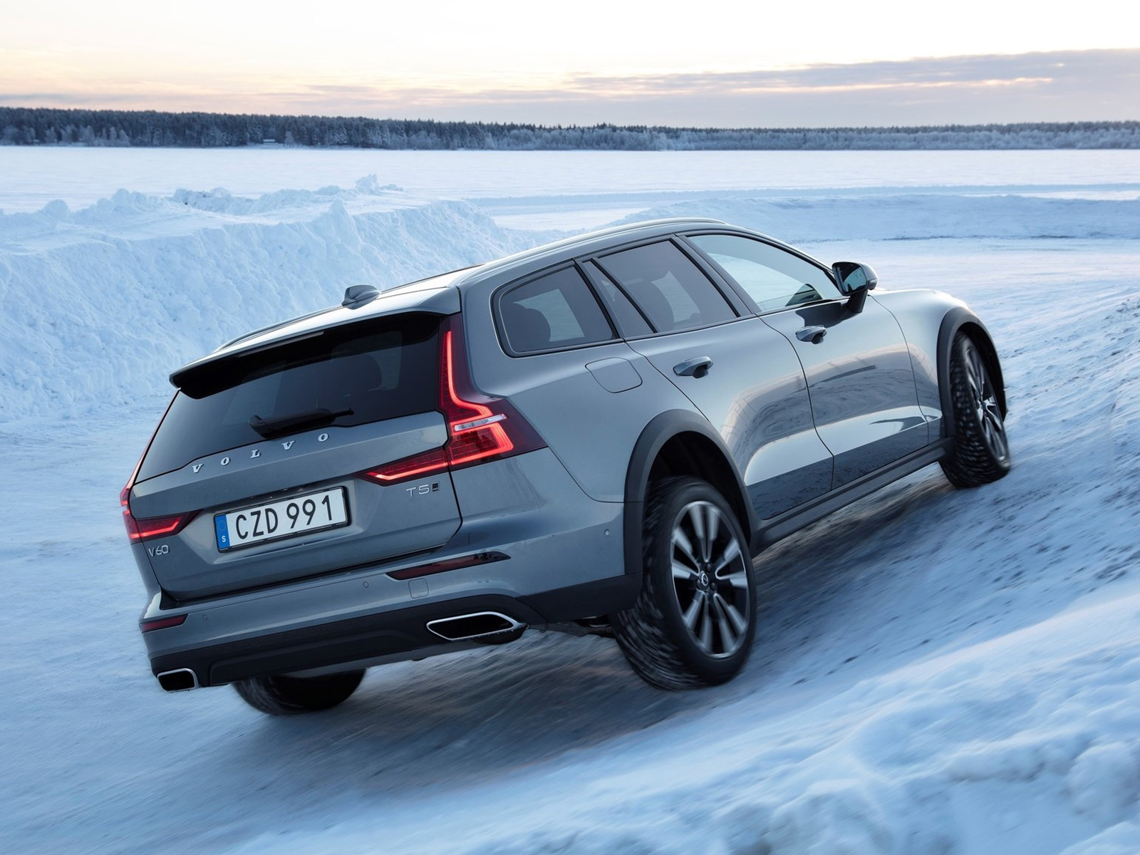 volvo v60 cross country интерьер