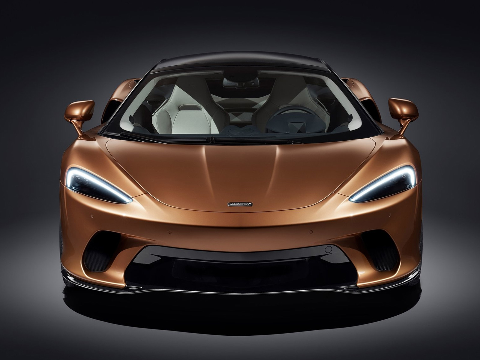 MCLAREN 720 спереди