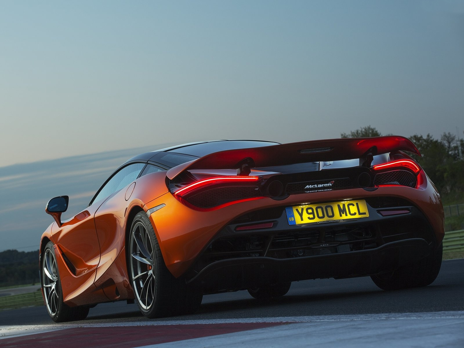 MCLAREN 720s Coupe