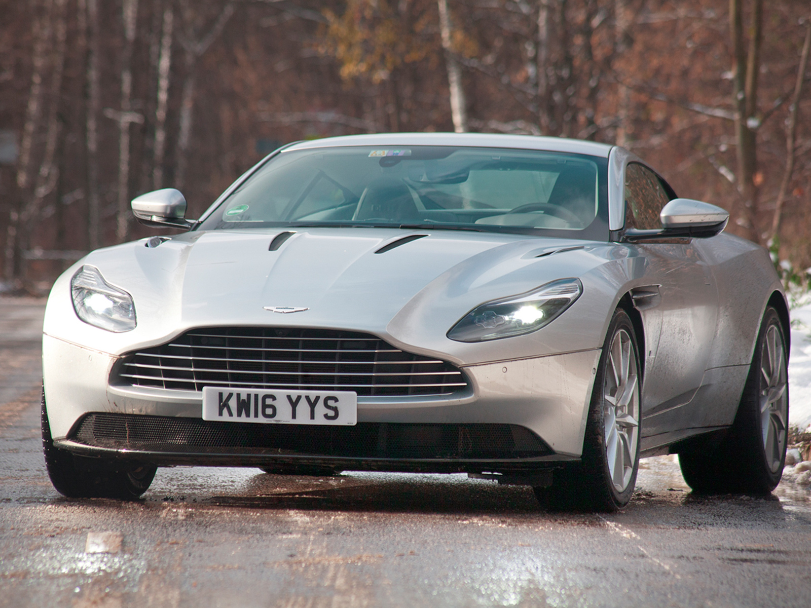 Aston Martin db11 2017