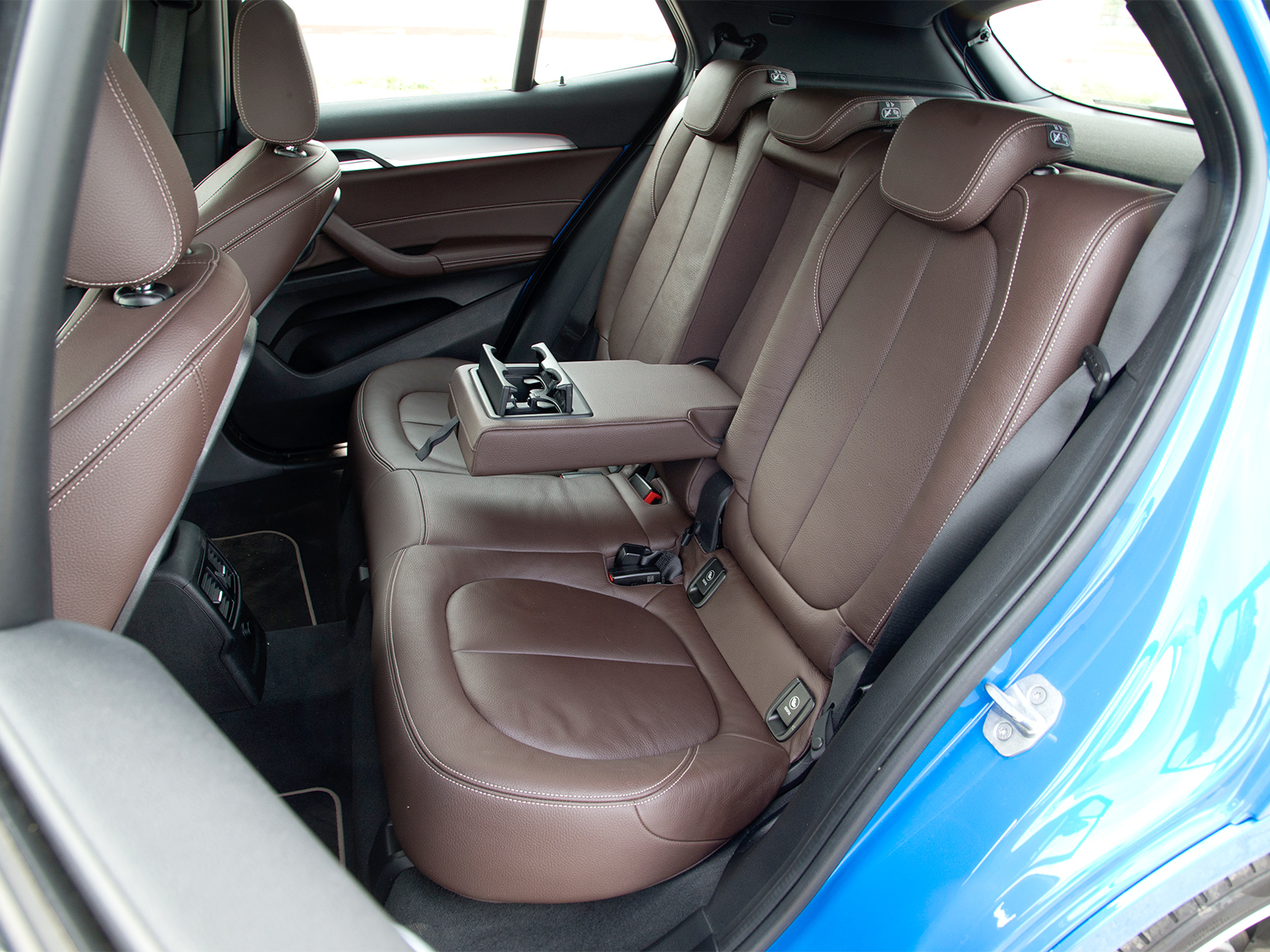BMW x1 задний ряд сидений